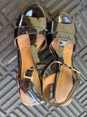 Clarks Black Patent Leather T-Strap Heeled Sandals